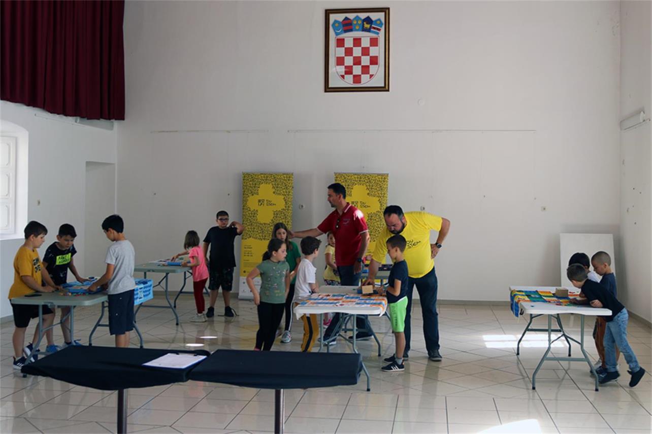 Održane radionice robotike i programiranaj bez ekrana te radionice upravljanja dronovima u Stonu