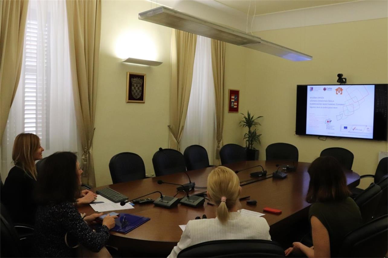 Virtualno predstavljanje izložbe crteža učenika osnovnih škola “Siguran dom je jedini pravi dom”