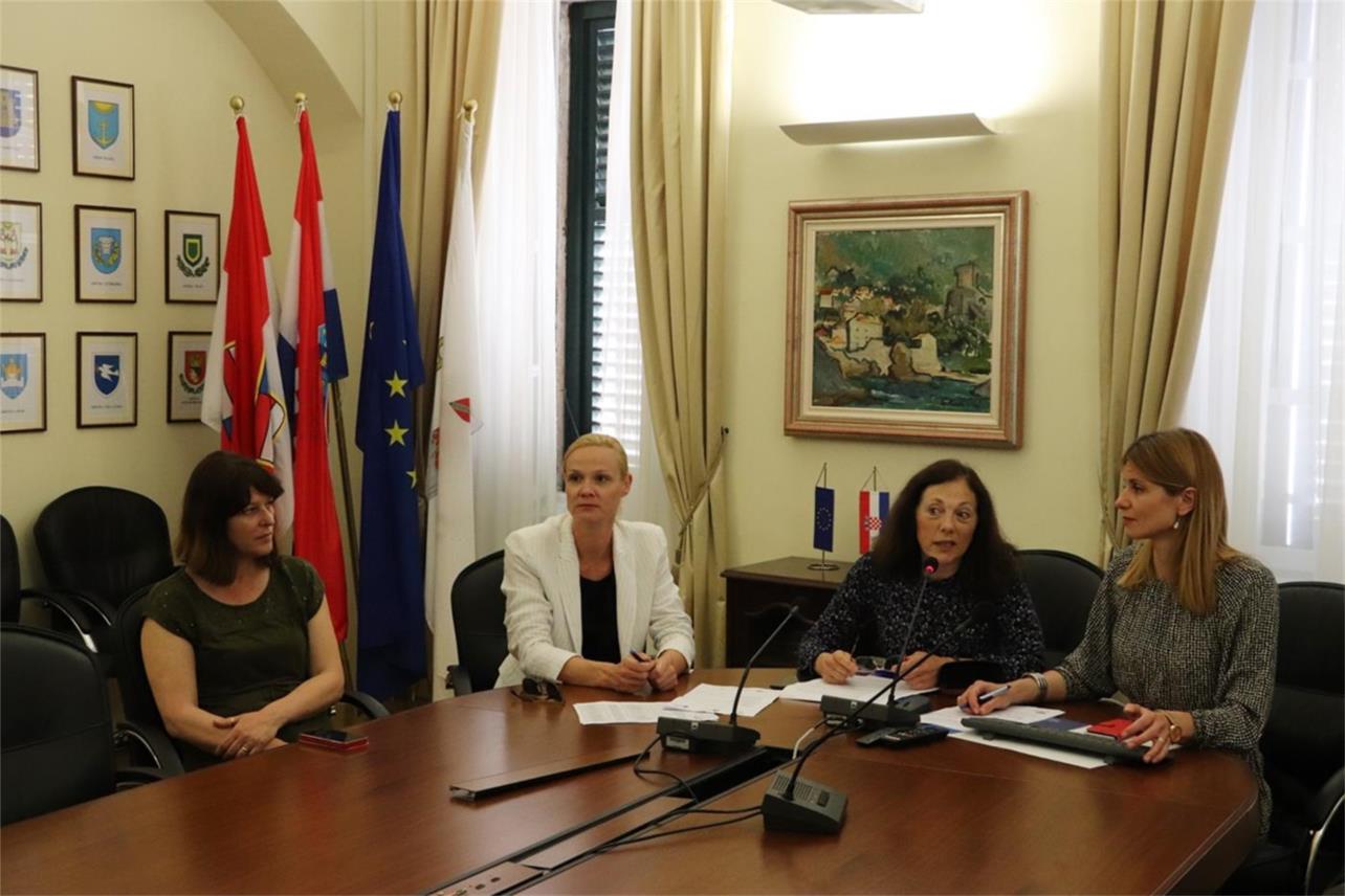 Virtualno predstavljanje izložbe crteža učenika osnovnih škola “Siguran dom je jedini pravi dom”