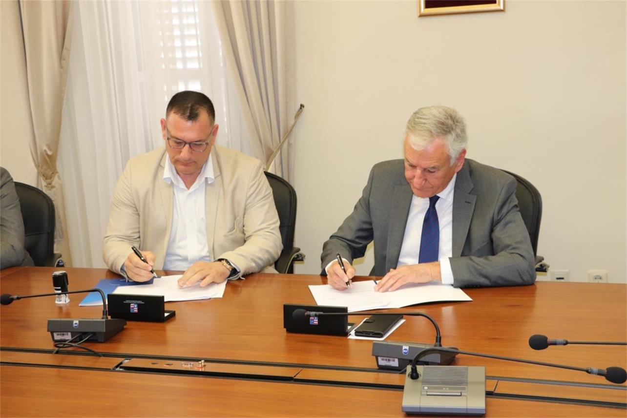 Župan potpisao ugovore o sufinanciranju poticajnih mjera za zdravstvene djelatnike vrijedne milijun i 800 tisuća kuna