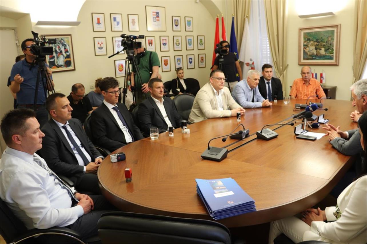 Župan potpisao ugovore o sufinanciranju poticajnih mjera za zdravstvene djelatnike vrijedne milijun i 800 tisuća kuna