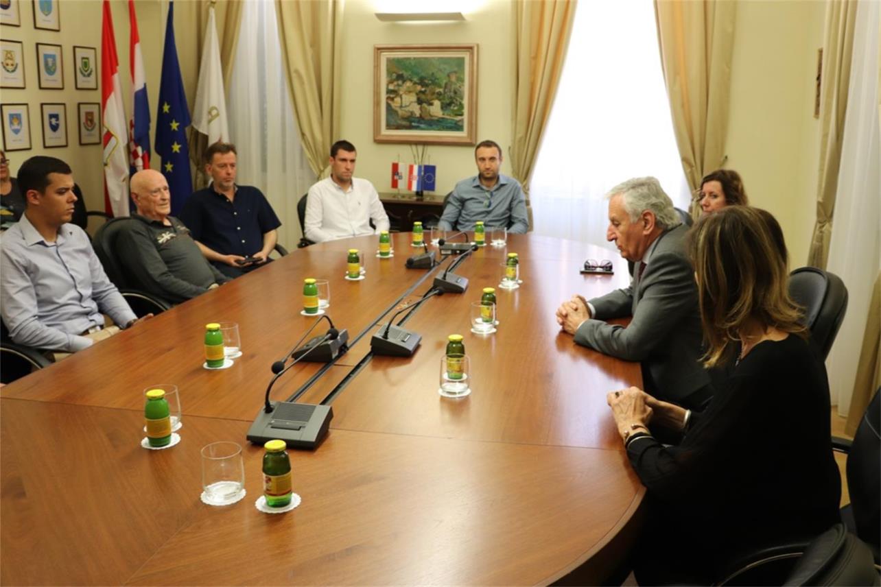 Stolnotenisači Libertas Marinkolora na prijemu u palači Ranjina