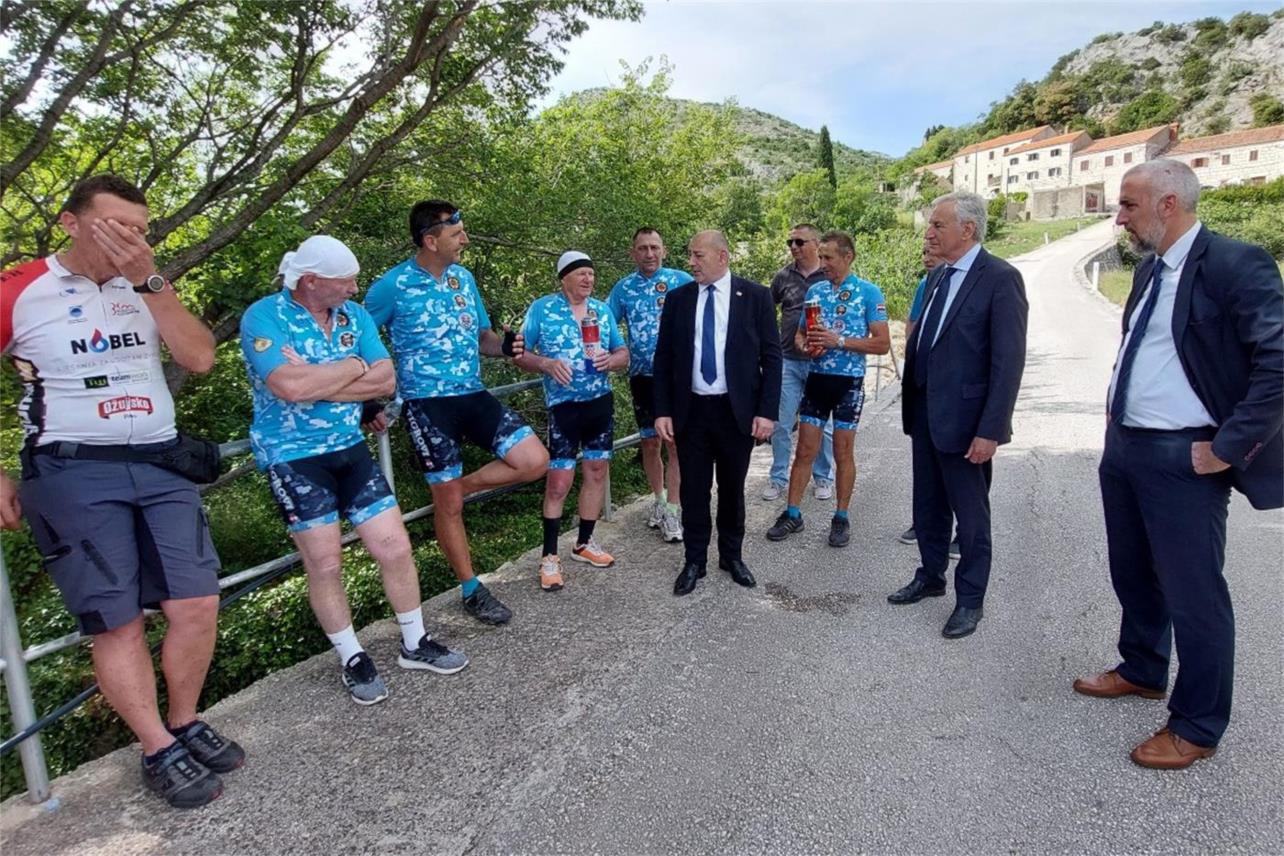 Potpredsjednik Vlade i ministar hrvatskih branitelja Tomo Medved položio vijenac u Trnovi