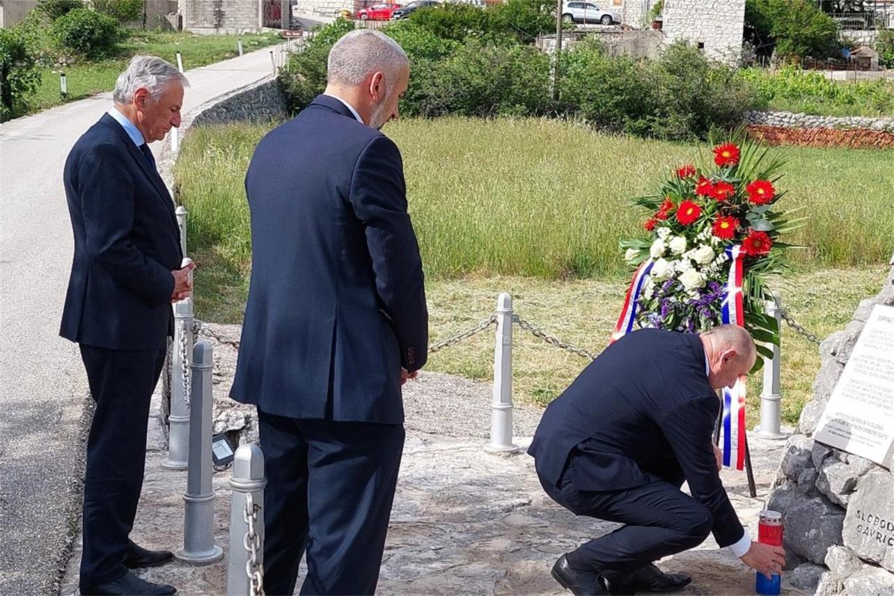 Potpredsjednik Vlade i ministar hrvatskih branitelja Tomo Medved položio vijenac u Trnovi
