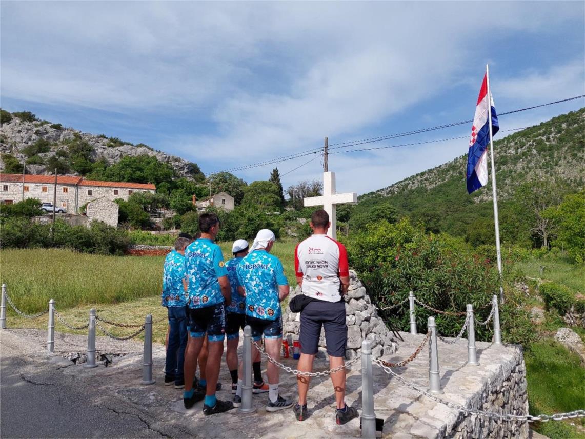 Potpredsjednik Vlade i ministar hrvatskih branitelja Tomo Medved položio vijenac u Trnovi