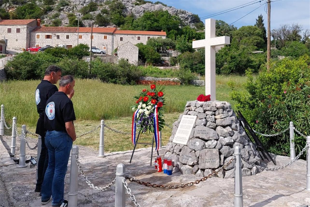 Potpredsjednik Vlade i ministar hrvatskih branitelja Tomo Medved položio vijenac u Trnovi