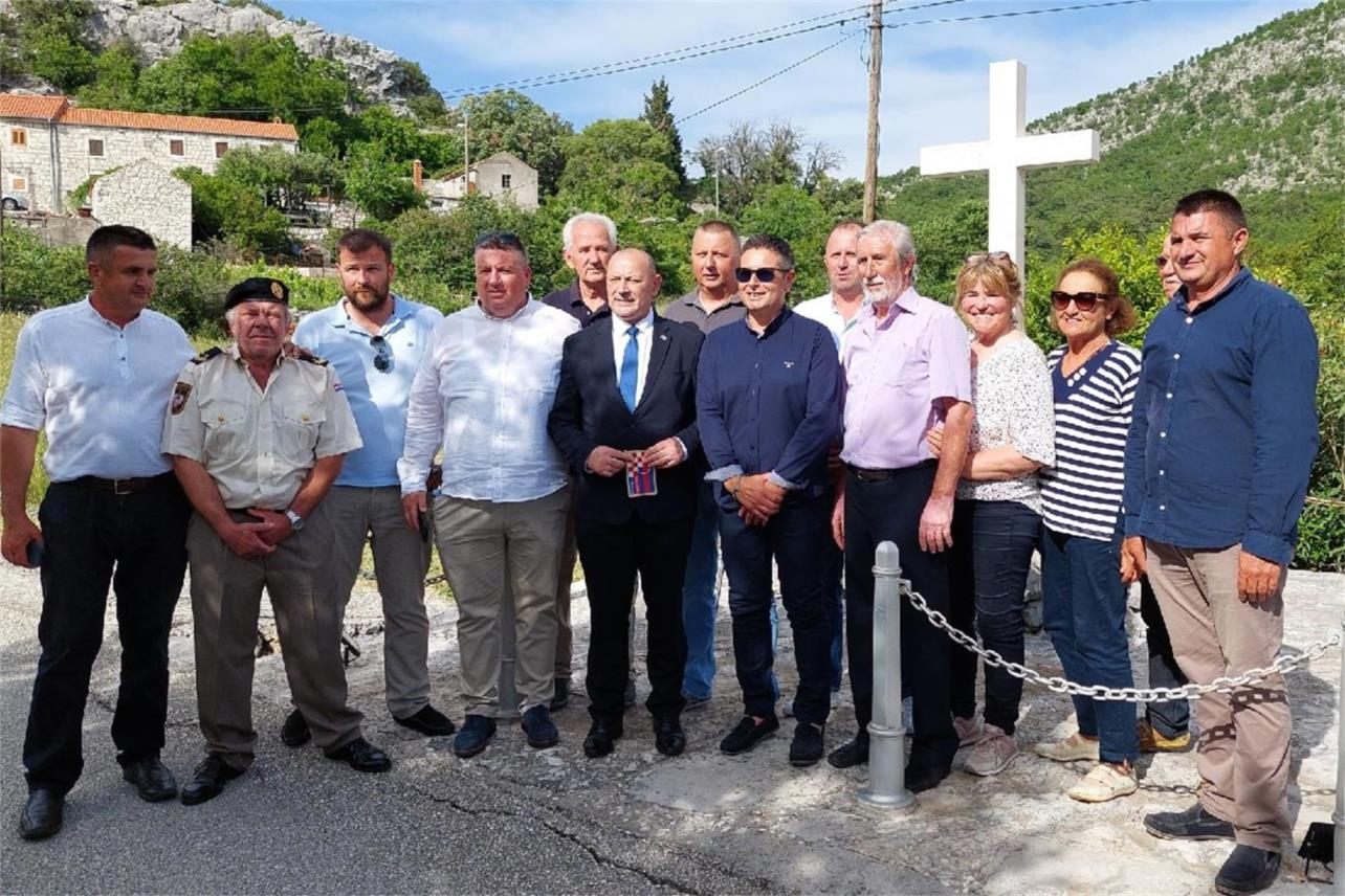 Potpredsjednik Vlade i ministar hrvatskih branitelja Tomo Medved položio vijenac u Trnovi