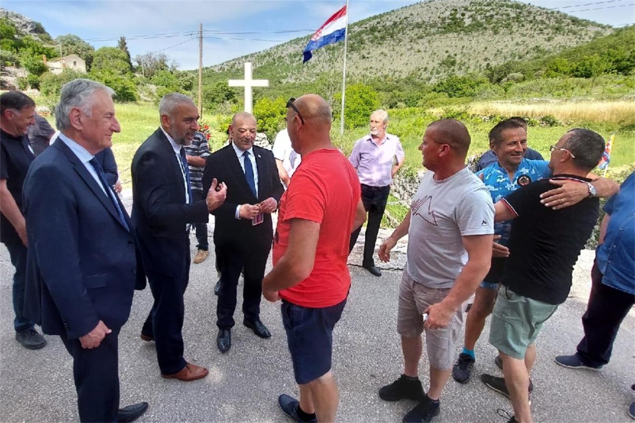 Potpredsjednik Vlade i ministar hrvatskih branitelja Tomo Medved položio vijenac u Trnovi