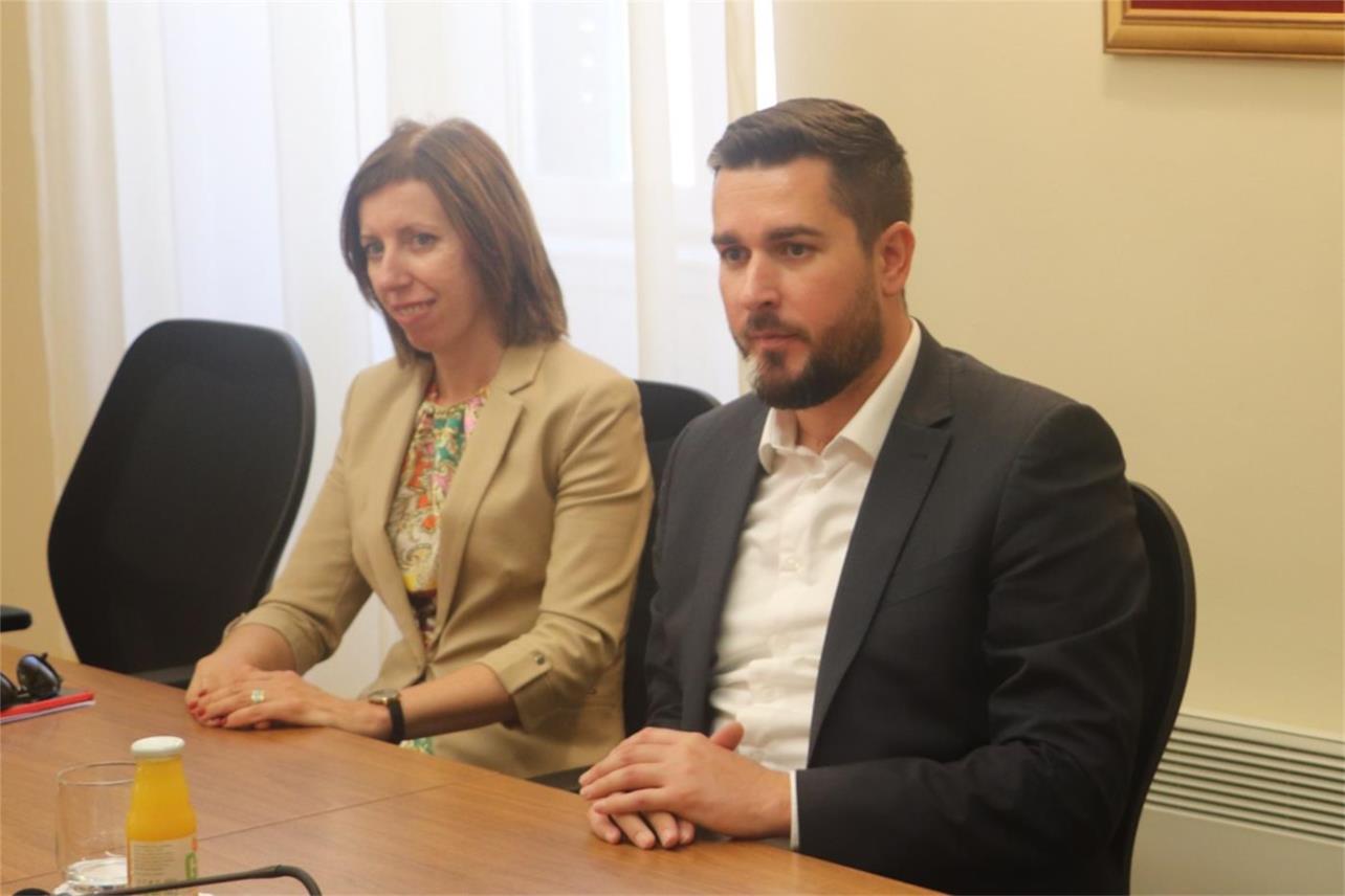Zamjenik Cebalo primio zlatne veslače VK Neptun