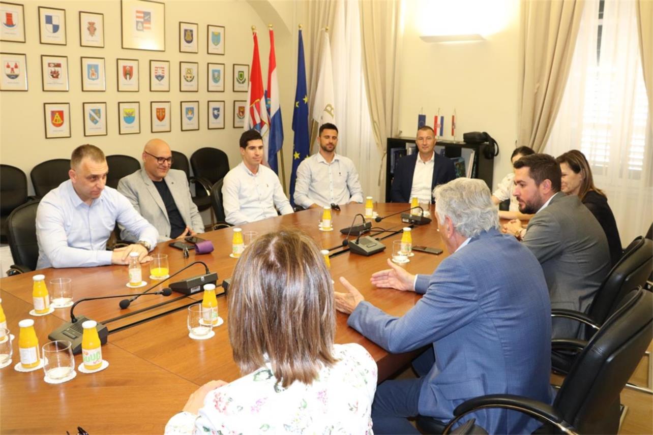 Predstavnici Rukometnog kluba Metković Mehanika na prijemu u palači Ranjina