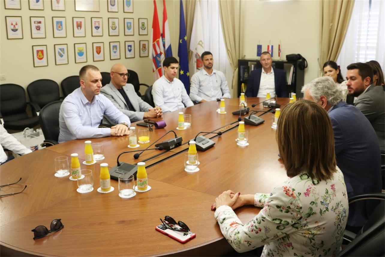 Predstavnici Rukometnog kluba Metković Mehanika na prijemu u palači Ranjina