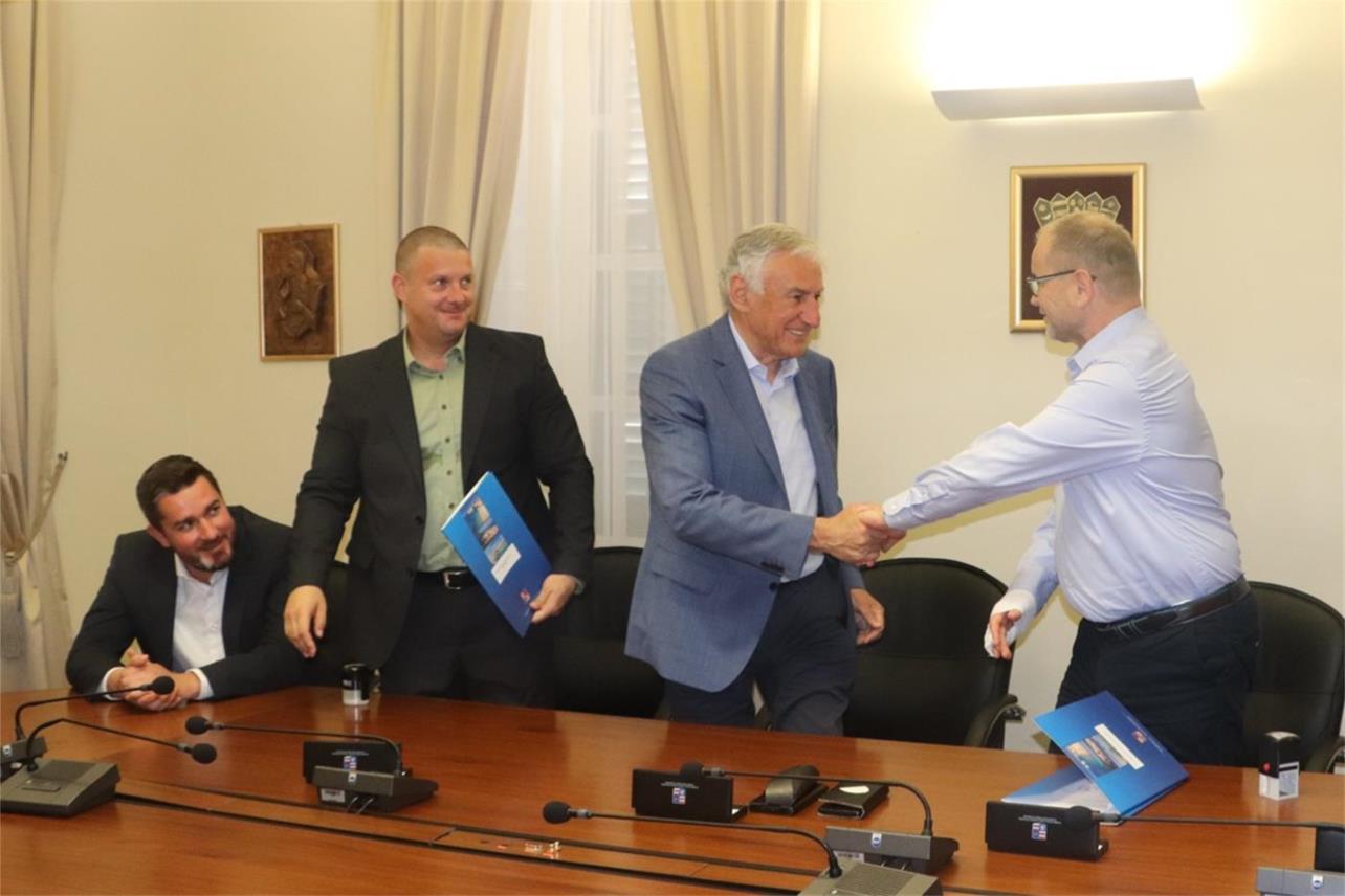 Potpisani ugovori o zajedničkom financiranju dodatnih medicinskih timova u turističkoj sezoni