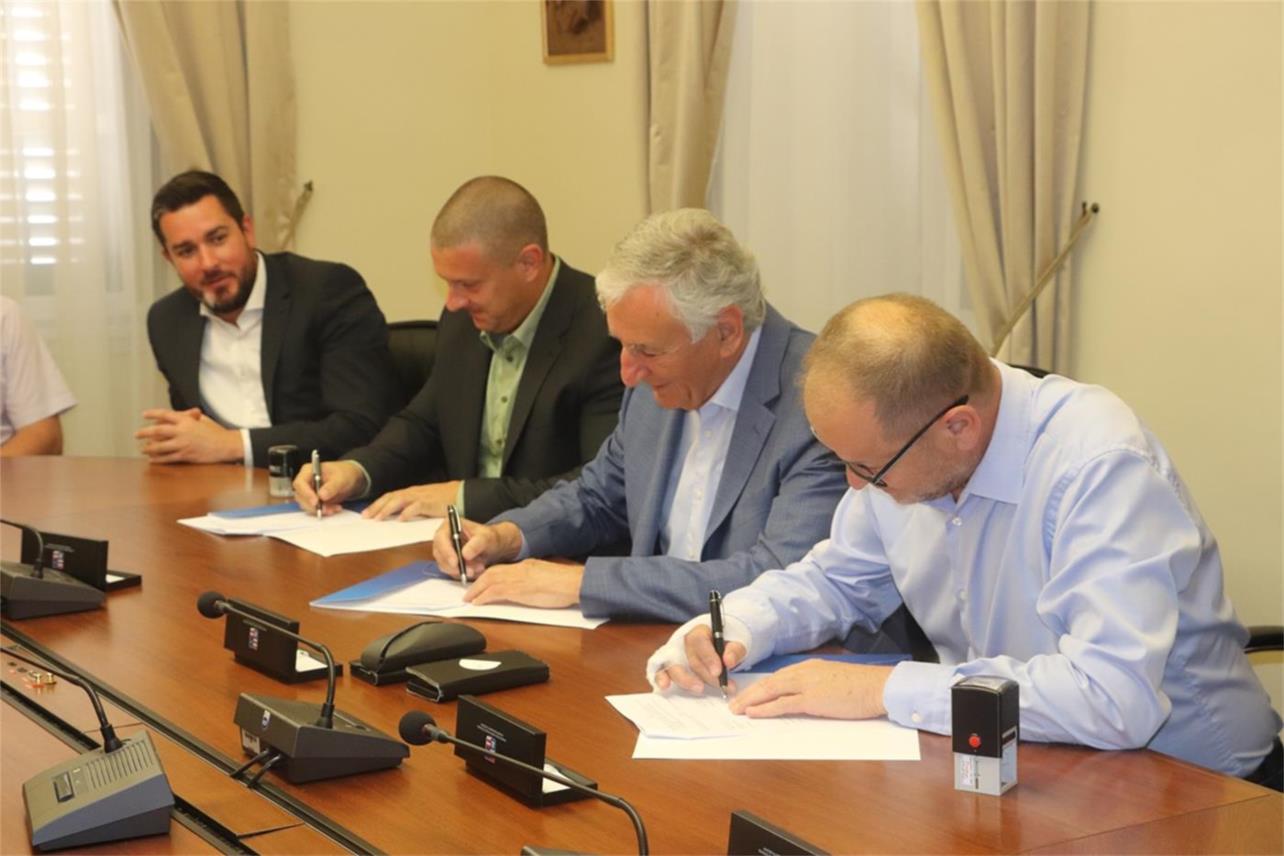 Potpisani ugovori o zajedničkom financiranju dodatnih medicinskih timova u turističkoj sezoni