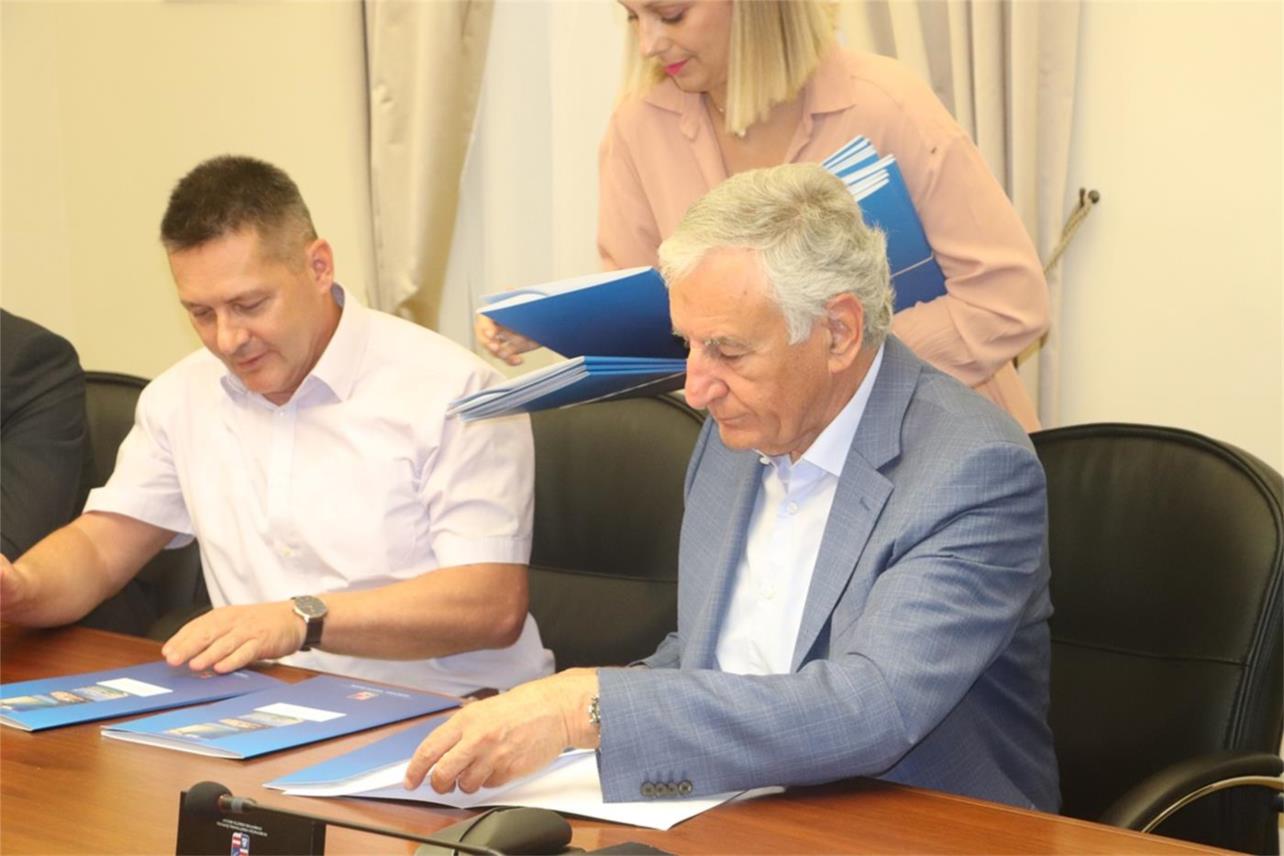 Potpisani ugovori o zajedničkom financiranju dodatnih medicinskih timova u turističkoj sezoni