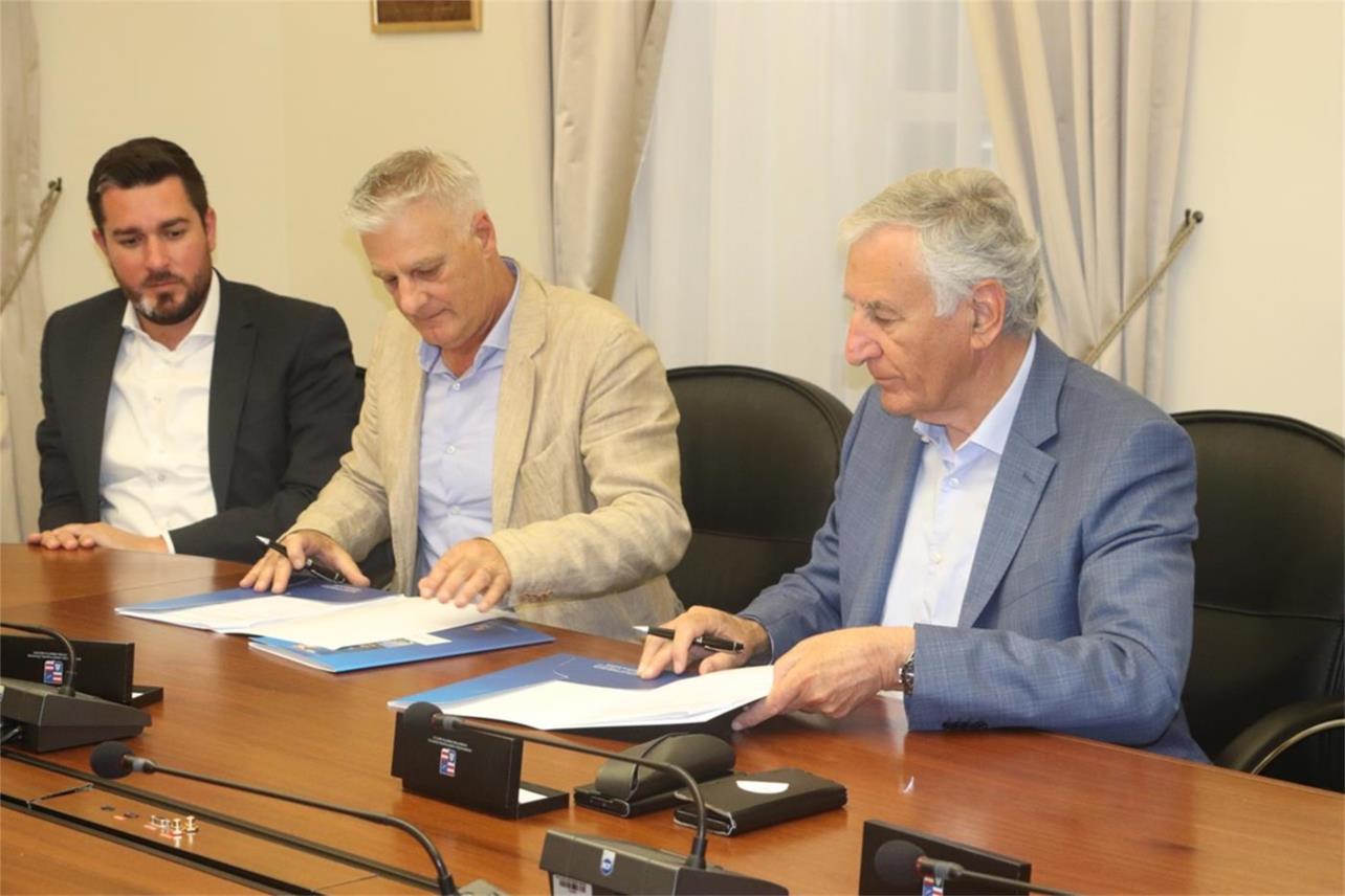 Potpisani ugovori o zajedničkom financiranju dodatnih medicinskih timova u turističkoj sezoni