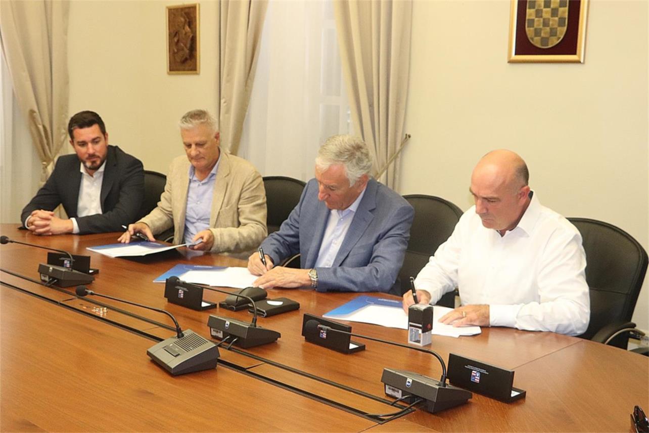Potpisani ugovori o zajedničkom financiranju dodatnih medicinskih timova u turističkoj sezoni