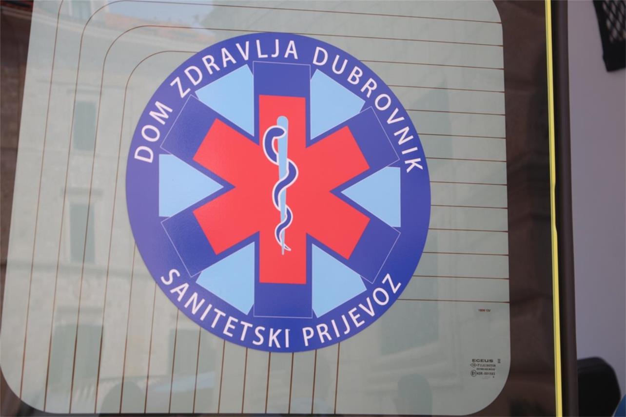 Župan Dobroslavić uručio ključeve novog sanitetskog vozila ravnatelju Doma zdravlja Dubrovnik