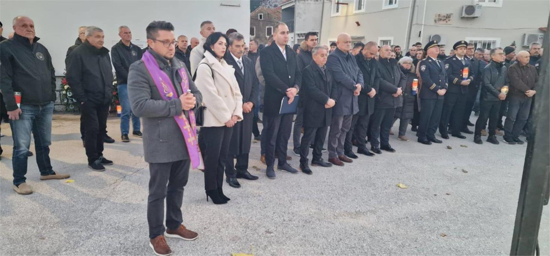 Svečano otvoreno spomen obilježje poginulim braniteljima u Opuzenu - 6