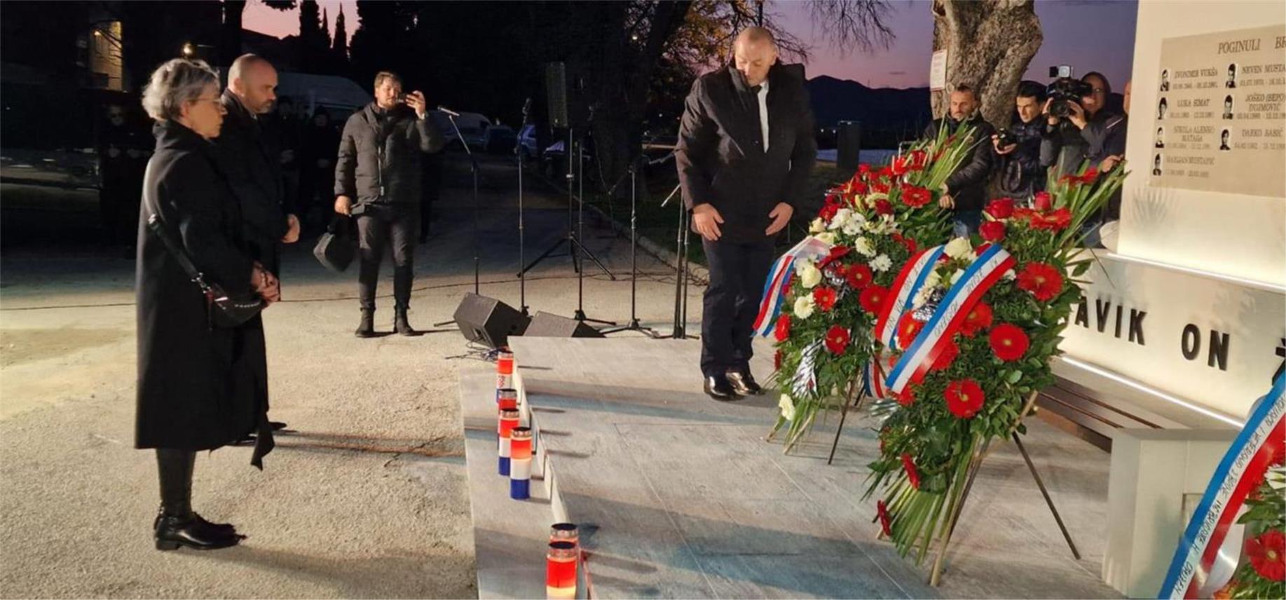 Svečano otvoreno spomen obilježje poginulim braniteljima u Opuzenu - 7
