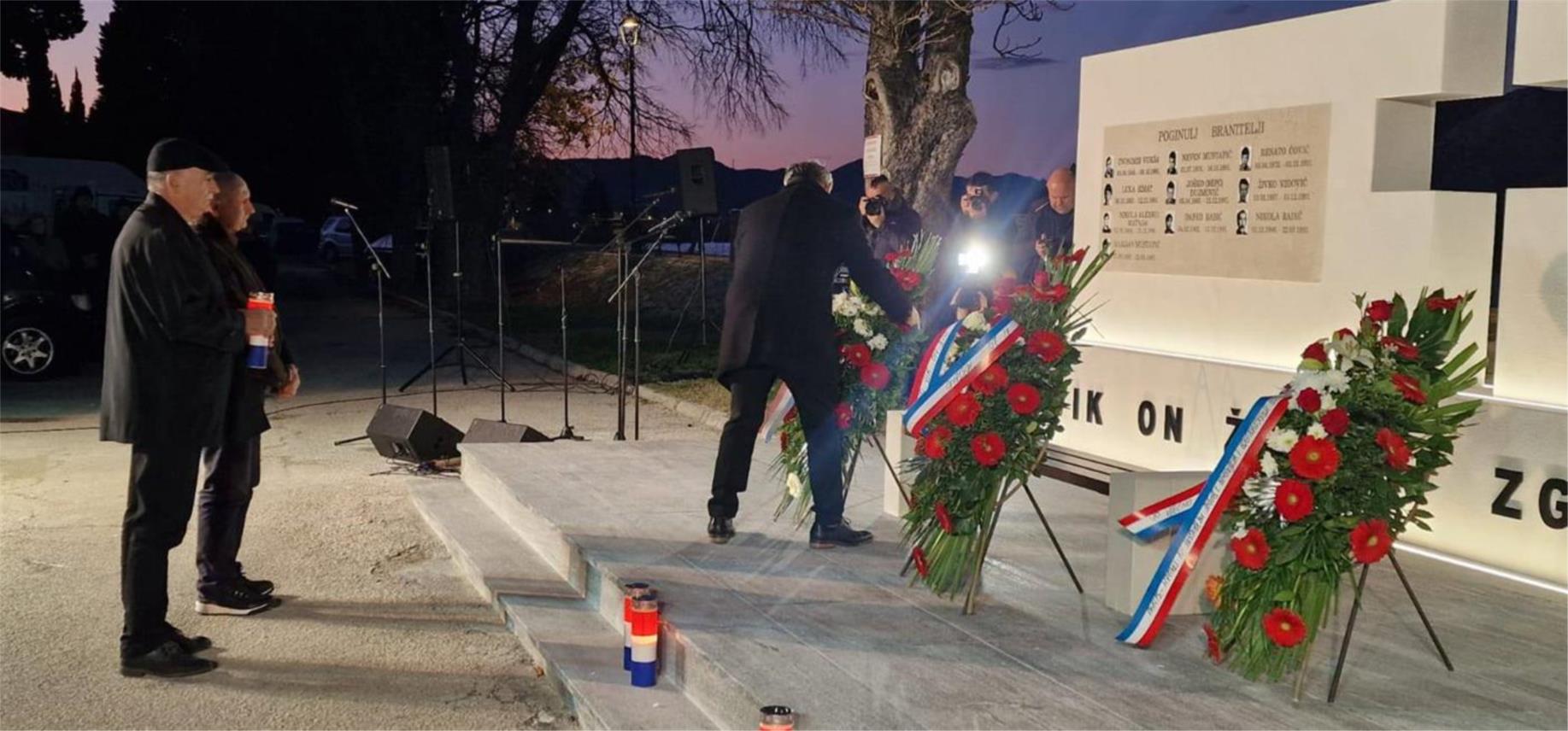 Svečano otvoreno spomen obilježje poginulim braniteljima u Opuzenu - 12
