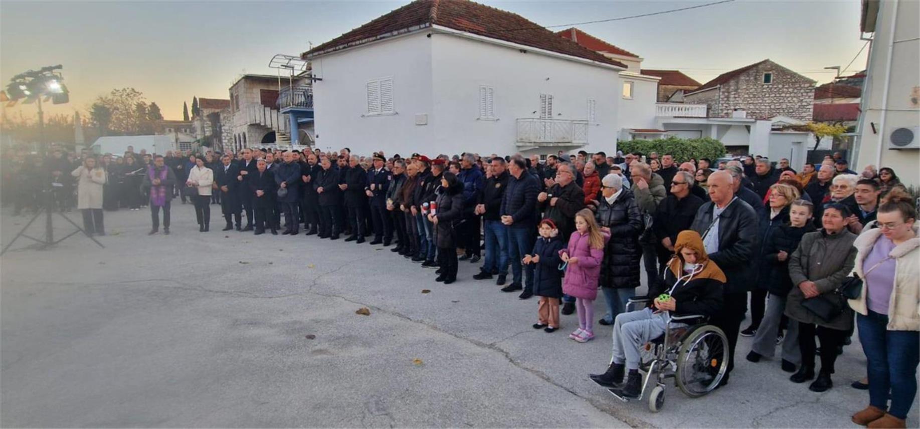 Svečano otvoreno spomen obilježje poginulim braniteljima u Opuzenu - 17