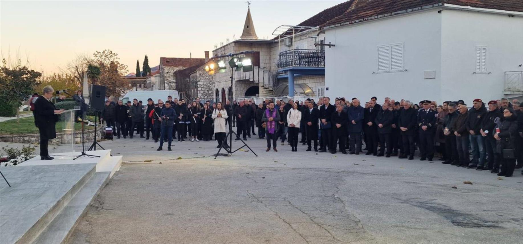 Svečano otvoreno spomen obilježje poginulim braniteljima u Opuzenu - 25