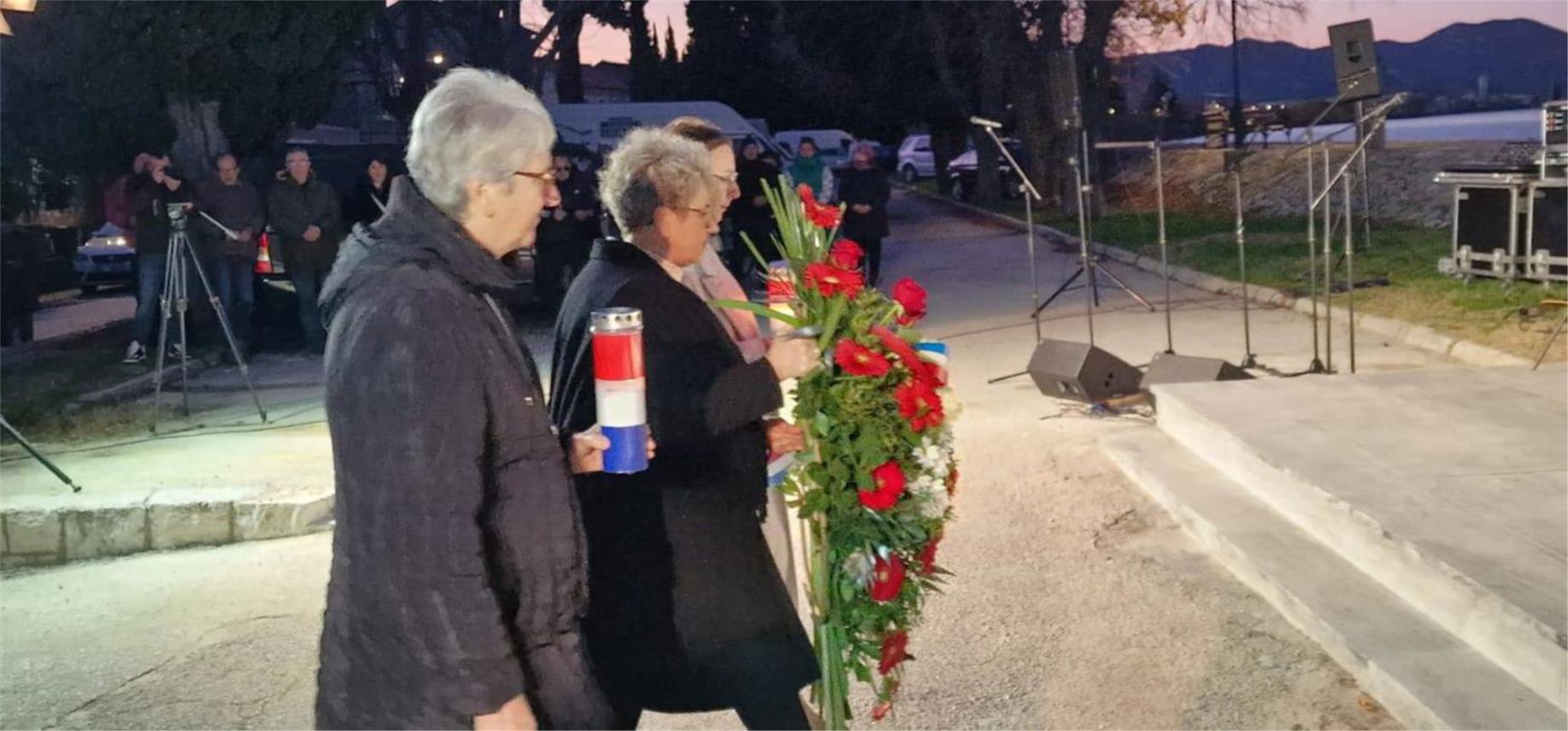 Svečano otvoreno spomen obilježje poginulim braniteljima u Opuzenu - 31