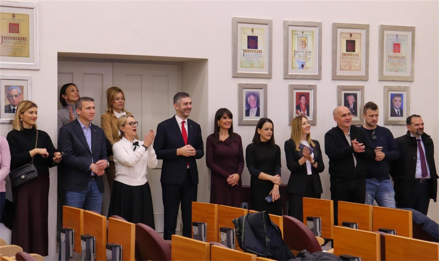 Naslov fotografije 4