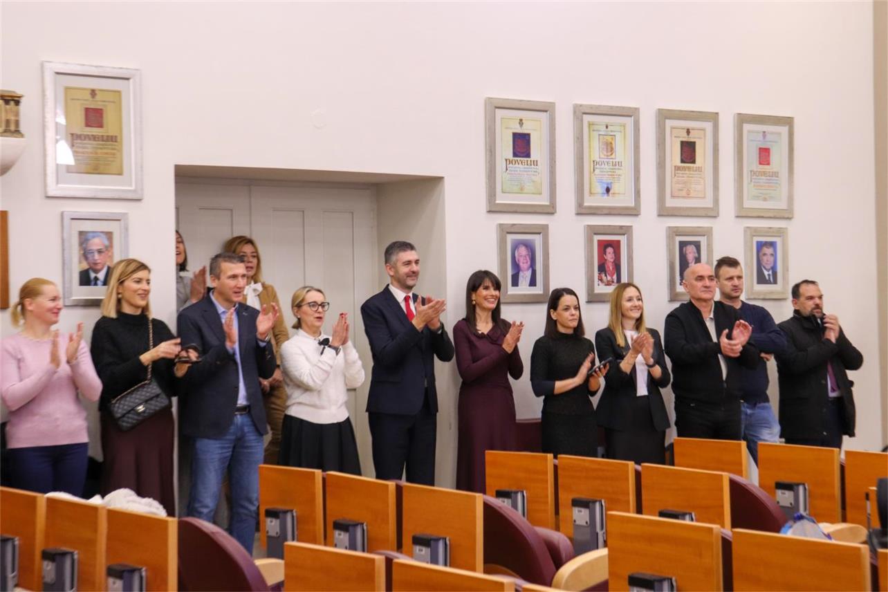 Naslov fotografije 8