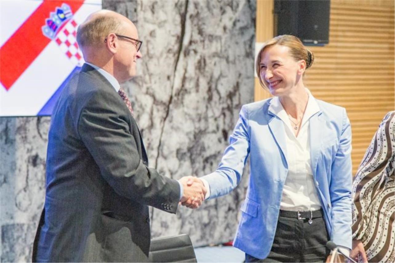 Hrvatskoj na raspolaganju novih 111 milijuna eura za pravosuđe i zelenu tranziciju Hrvatskoj na raspolaganju novih 111 milijuna eura za pravosuđe i zelenu tranziciju