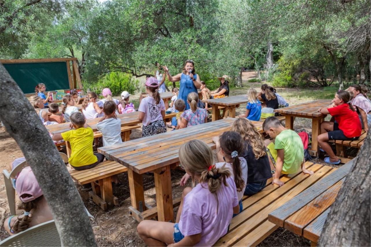Posljednje 'Knjige pod stablima' prošle su u društvu najčitanije književnice za djecu i mlade Sanje Polak
