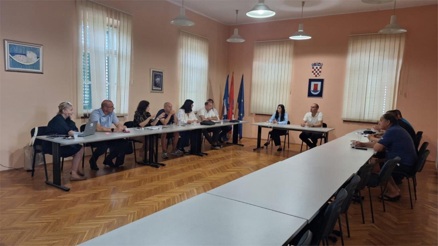 Sastanak u Gradu Opuzenu vezano za problematiku goveda na području Luke