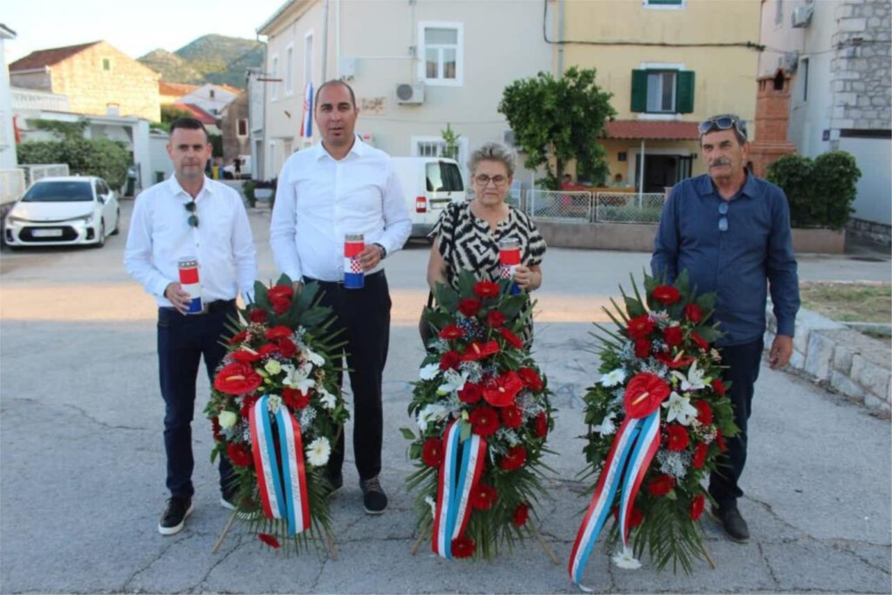 Gradonačelnik Ivan Mataga položio vijence i zapalio svijeće