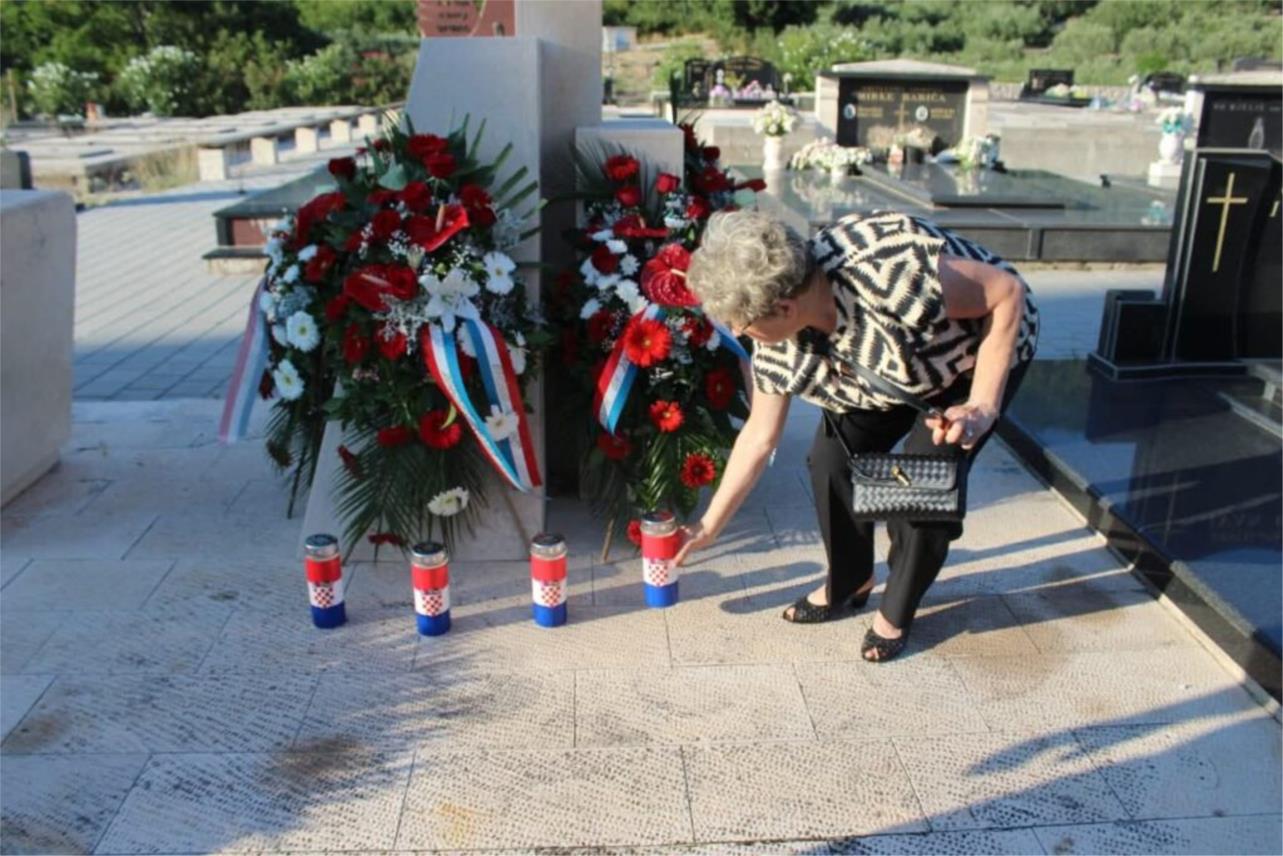 Gradonačelnik Ivan Mataga položio vijence i zapalio svijeće