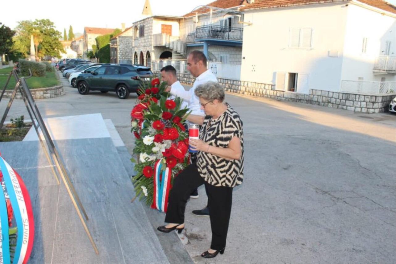 Gradonačelnik Ivan Mataga položio vijence i zapalio svijeće