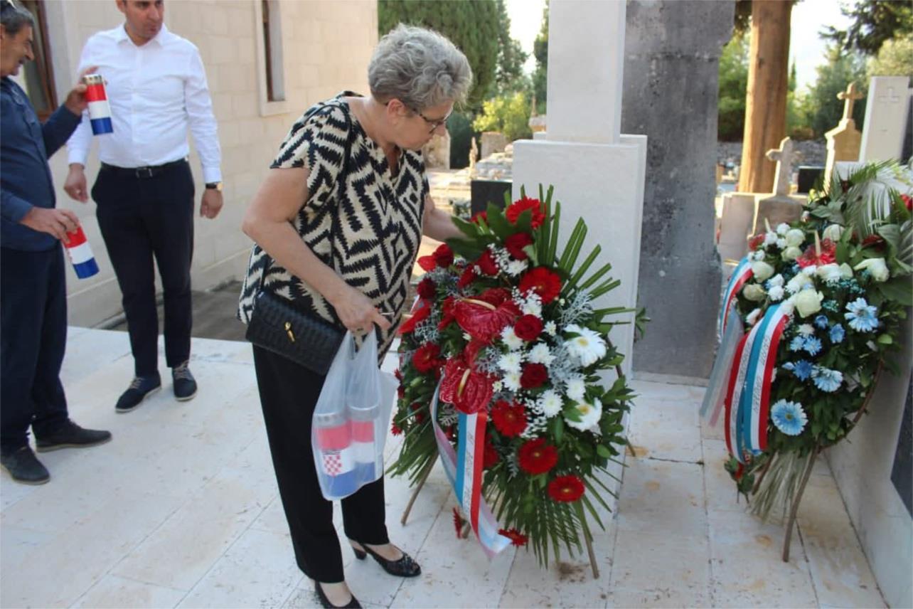 Gradonačelnik Ivan Mataga položio vijence i zapalio svijeće