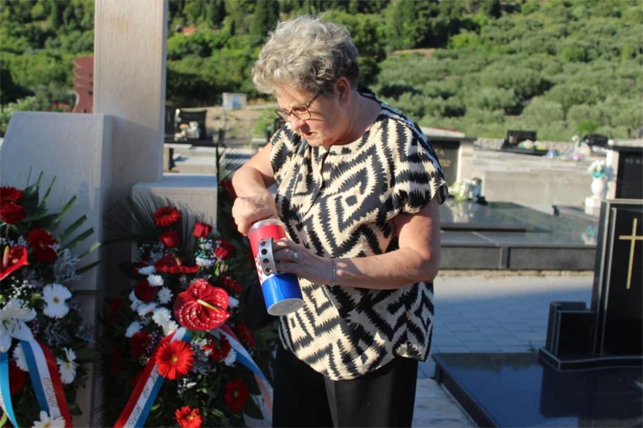 Gradonačelnik Ivan Mataga položio vijence i zapalio svijeće