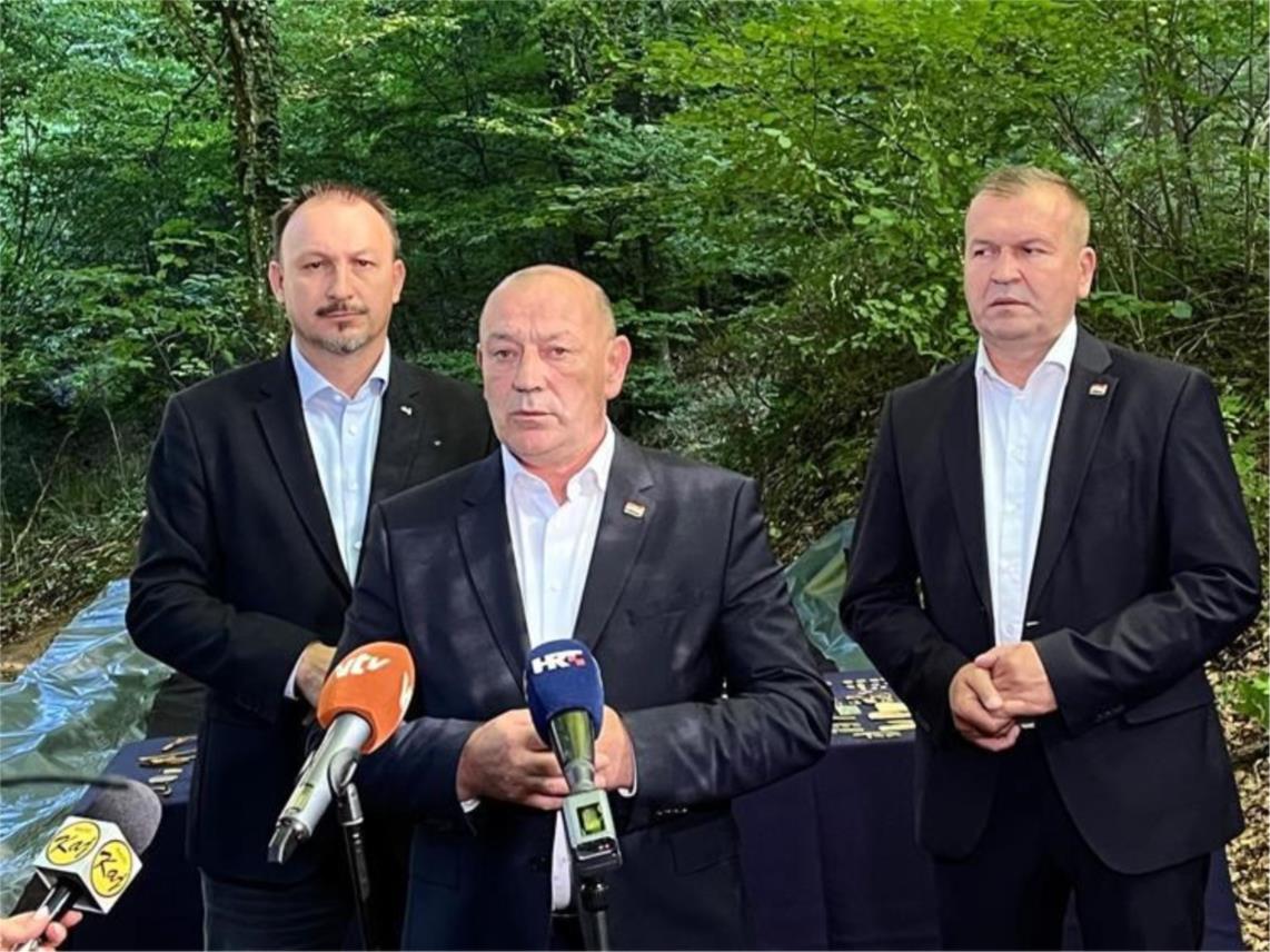 Ministar Medved posjetio lokacije s posmrtnim ostacima žrtava iz Drugog svjetskog rata