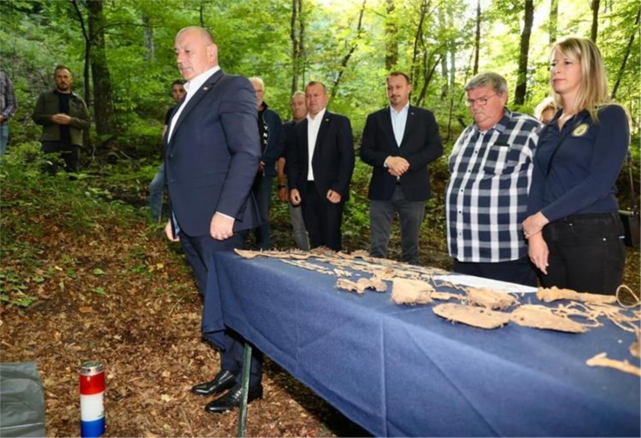 Ministar Medved posjetio lokacije s posmrtnim ostacima žrtava iz Drugog svjetskog rata