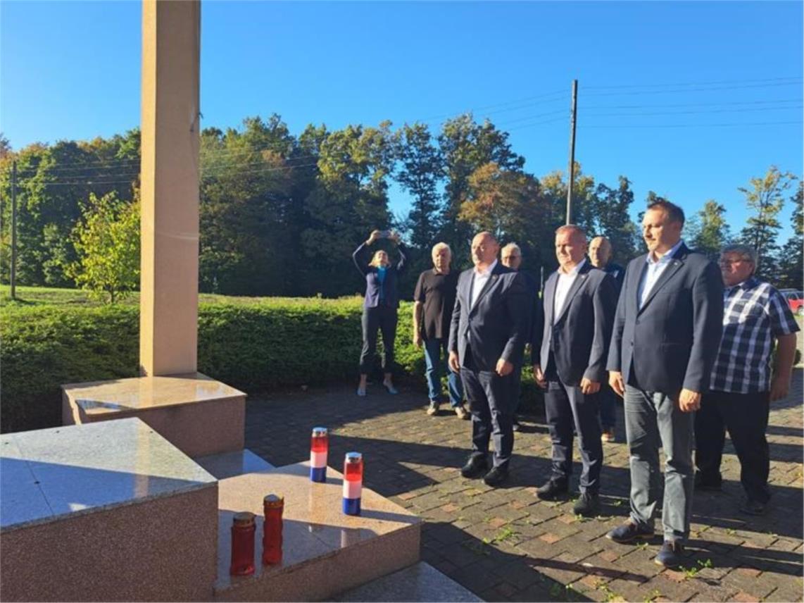 Ministar Medved posjetio lokacije s posmrtnim ostacima žrtava iz Drugog svjetskog rata