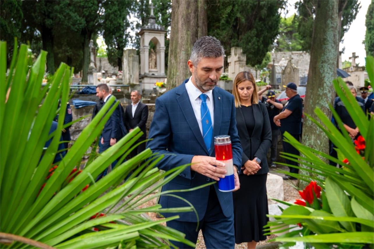 Grad Dubrovnik odaje počast policiji povodom blagdana sv. Mihovila