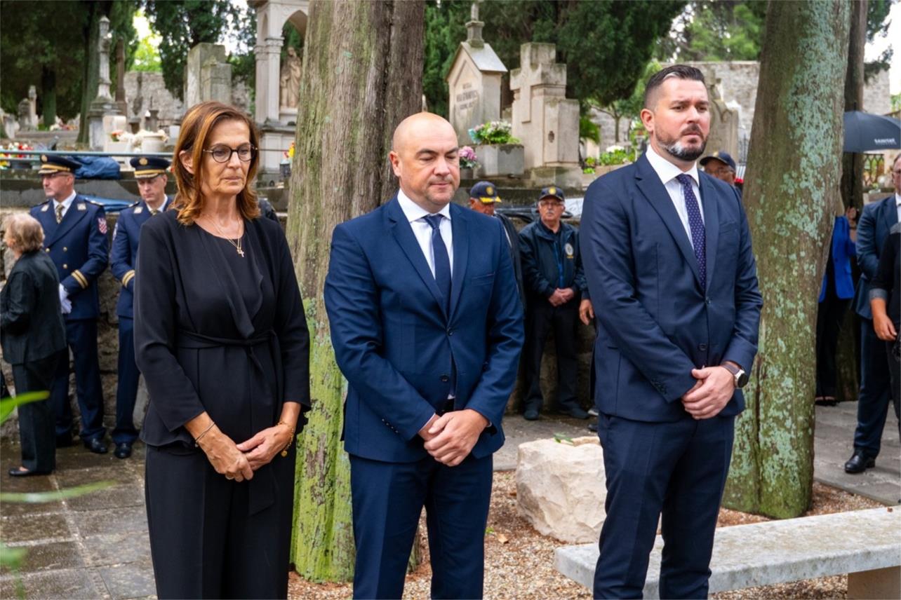 Grad Dubrovnik odaje počast policiji povodom blagdana sv. Mihovila