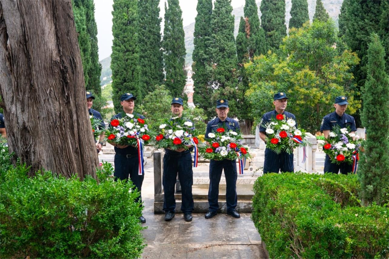 Grad Dubrovnik odaje počast policiji povodom blagdana sv. Mihovila