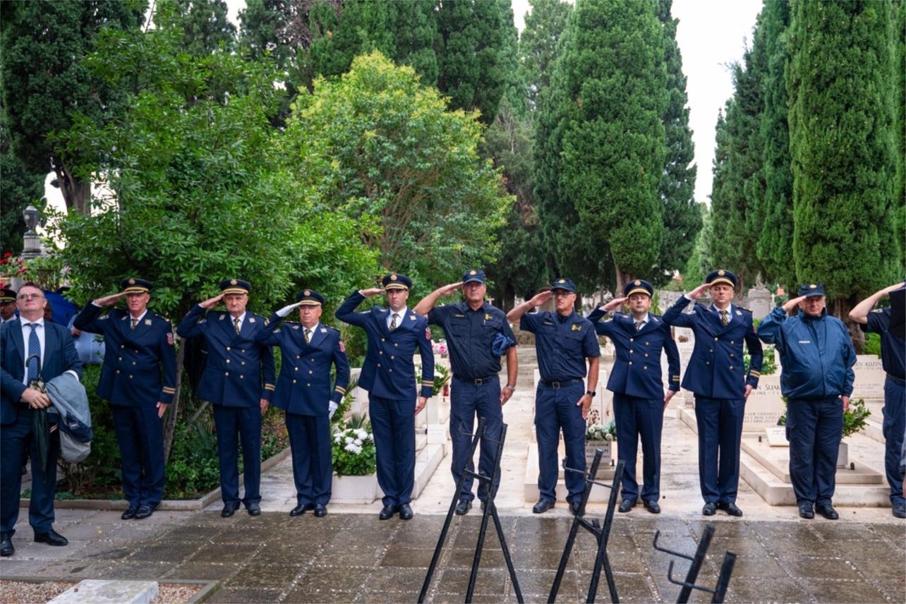 Grad Dubrovnik odaje počast policiji povodom blagdana sv. Mihovila