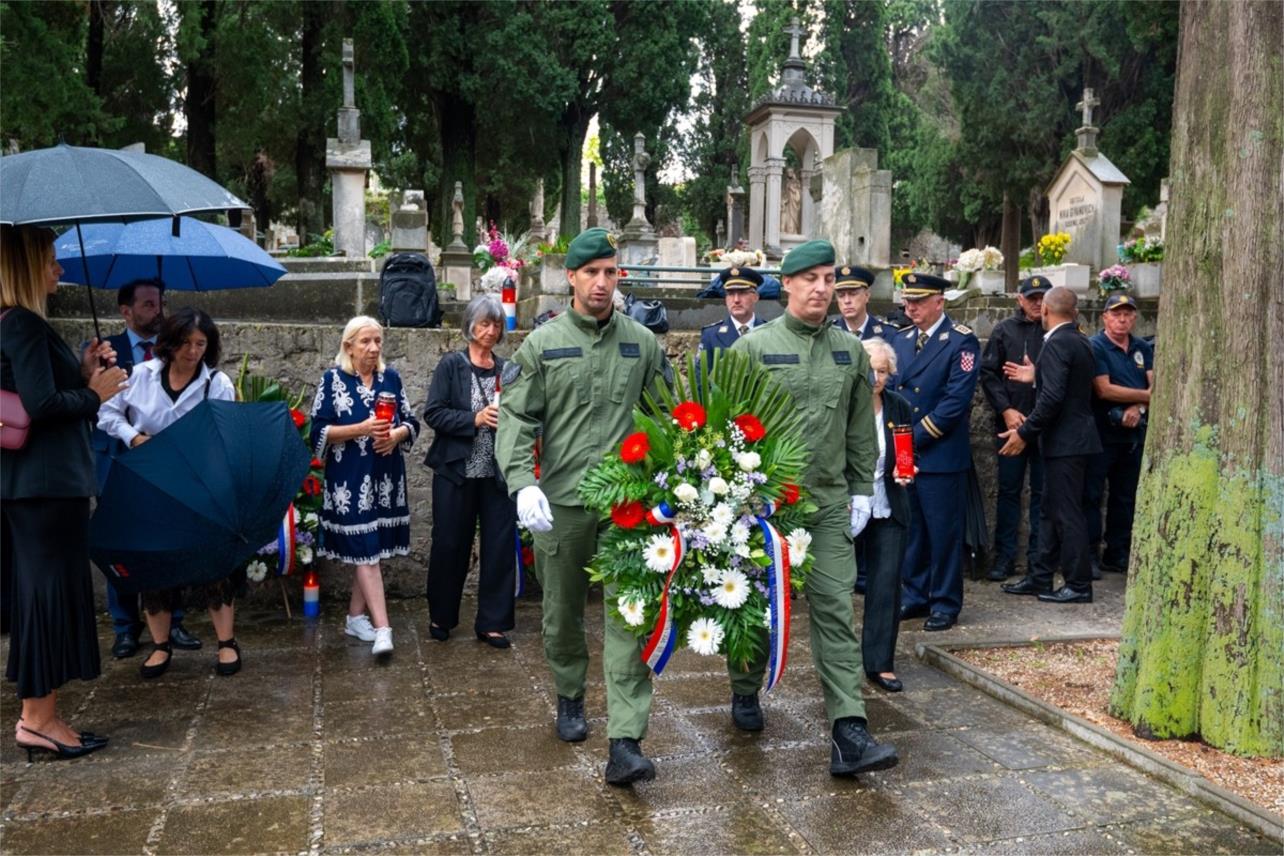 Grad Dubrovnik odaje počast policiji povodom blagdana sv. Mihovila