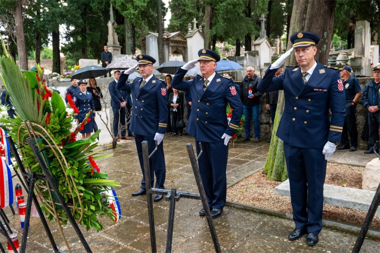 Grad Dubrovnik odaje počast policiji povodom blagdana sv. Mihovila
