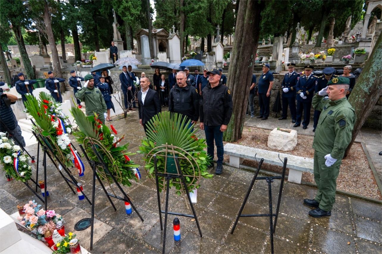 Grad Dubrovnik odaje počast policiji povodom blagdana sv. Mihovila