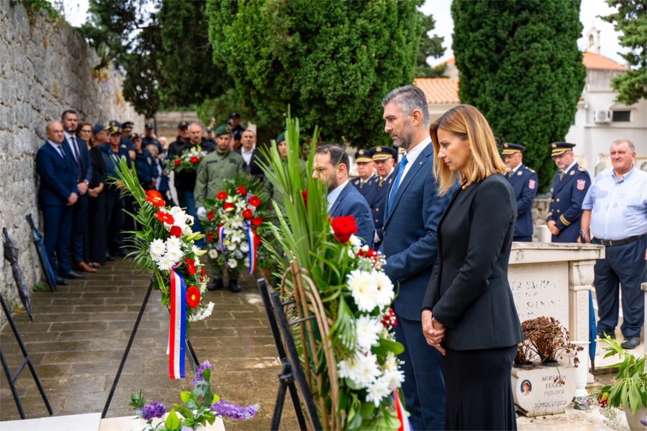 Grad Dubrovnik odaje počast policiji povodom blagdana sv. Mihovila