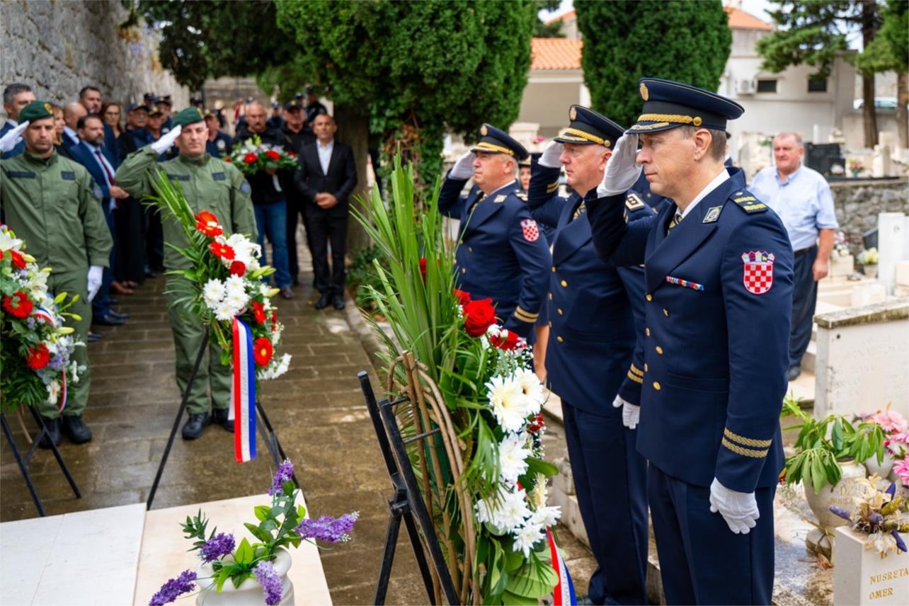 Grad Dubrovnik odaje počast policiji povodom blagdana sv. Mihovila