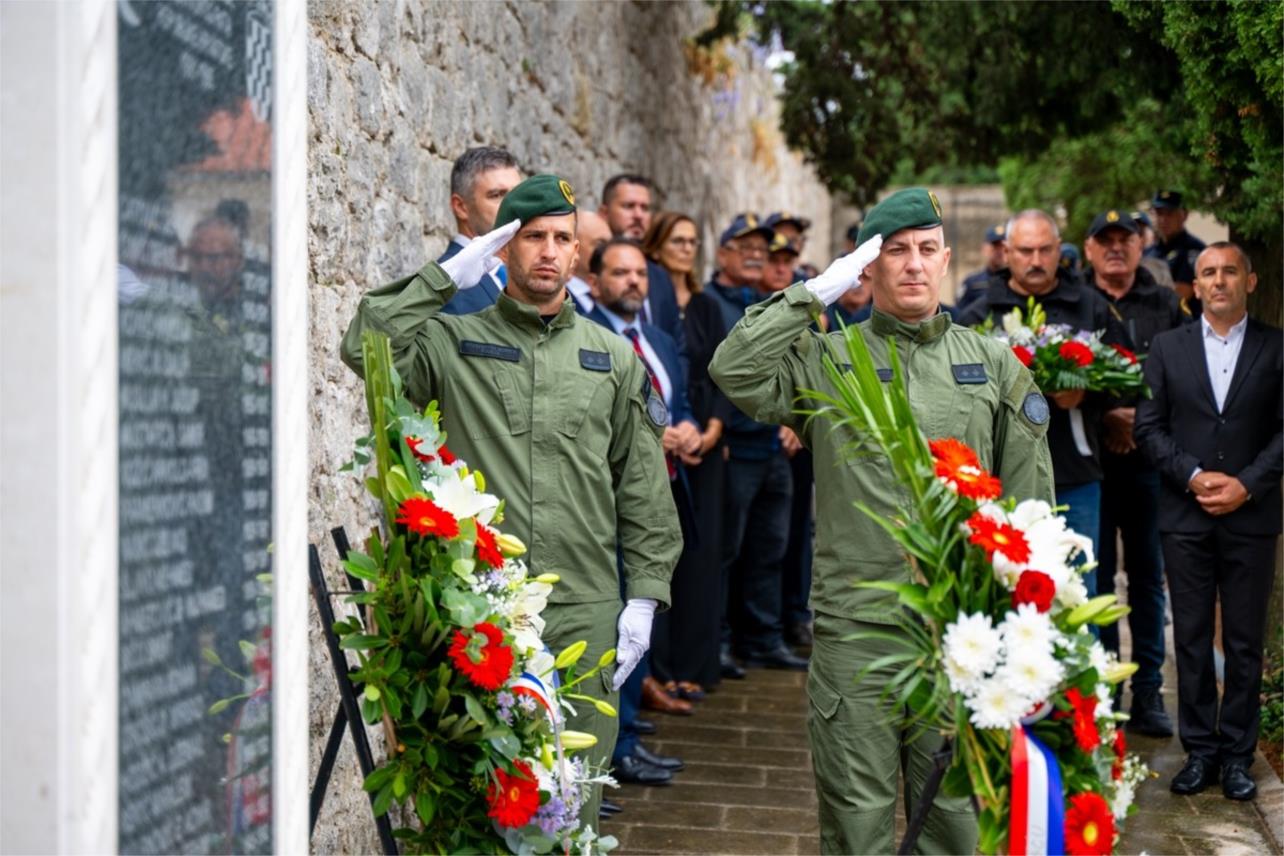 Grad Dubrovnik odaje počast policiji povodom blagdana sv. Mihovila